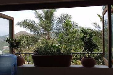 پانسیون Sancha S House