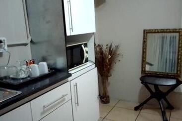 پانسیون Vee’s Guest House