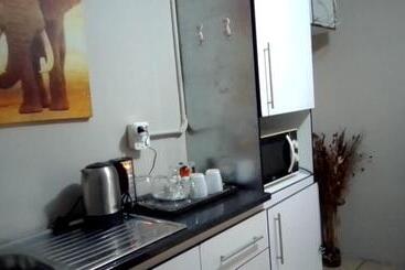پانسیون Vee’s Guest House