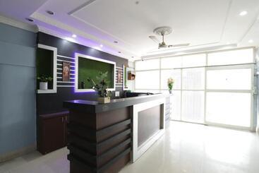 酒店 Hi5 Stay Near Care Hospital By Morservices