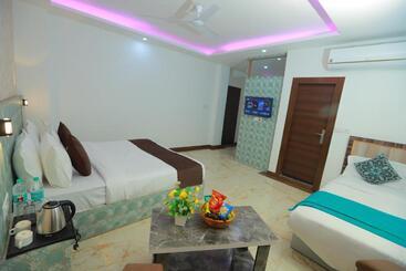 هتل Red Velvet Suites