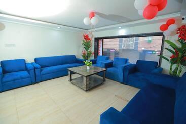 هتل Red Velvet Suites