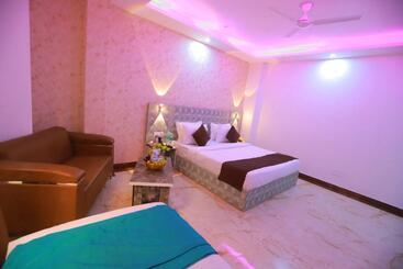 هتل Red Velvet Suites