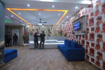 هتل Red Velvet Suites