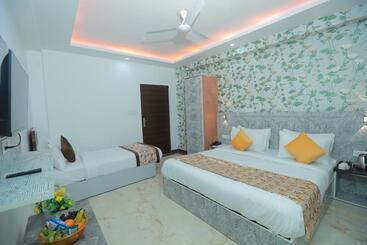 هتل Red Velvet Suites