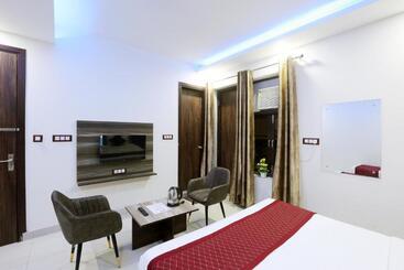 هتل Red Velvet Suites