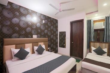 هتل Red Velvet Suites