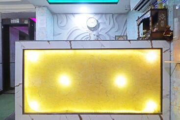 هتل Red Velvet Suites