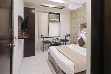 هتل Red Velvet Suites