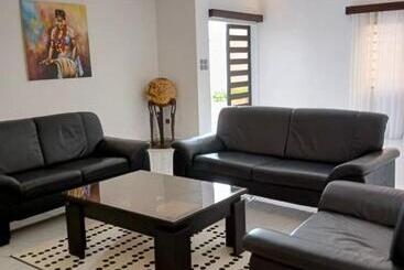 پانسیون Maison Houefa Service Immobilier