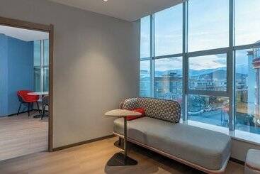 هتل Holiday Inn Express Shangri La By Ihg
