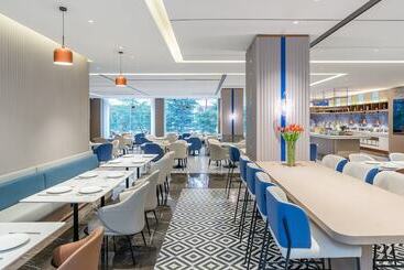 هتل Holiday Inn Express Shangri La By Ihg