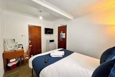 پانسیون High Trees Guest House Gatwick