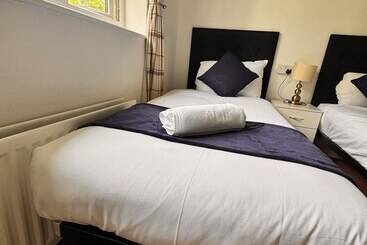 پانسیون High Trees Guest House Gatwick