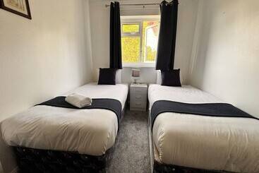 پانسیون High Trees Guest House Gatwick