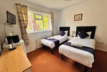 پانسیون High Trees Guest House Gatwick