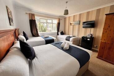 پانسیون High Trees Guest House Gatwick