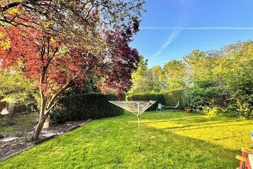پانسیون High Trees Guest House Gatwick