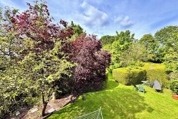 پانسیون High Trees Guest House Gatwick