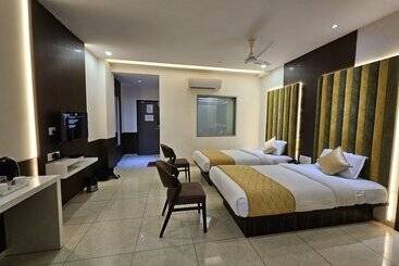 هتل Grand Darshan Vadodara