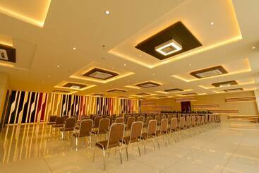 هتل Grand Darshan Vadodara