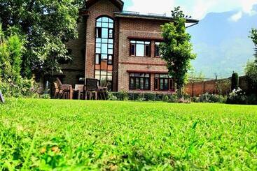 هتل Sheesha Residency , Srinagar