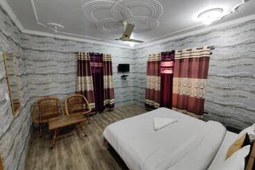 هتل Sheesha Residency , Srinagar