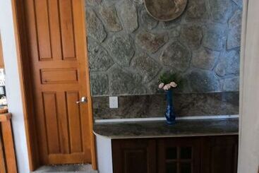 پانسیون Casita La Adornada