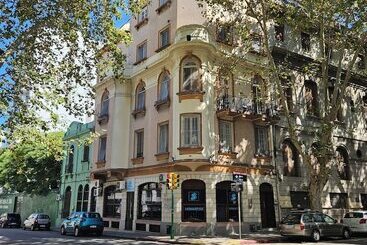 پانسیون Montevideo Hostel
