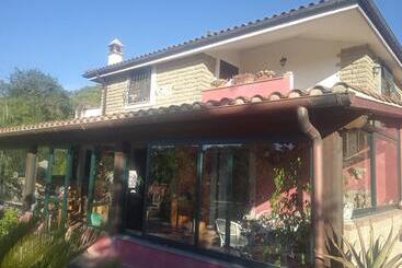 پانسیون Villa Carla