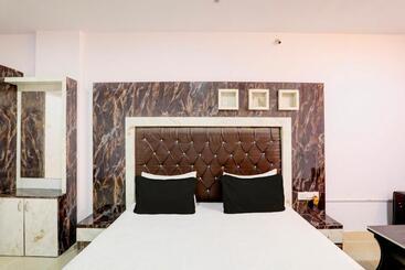 هتل Oyo Payal Guest House