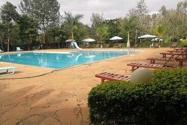 Trotters Hotel   Kenol