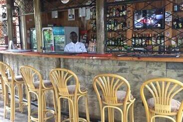 Trotters Hotel   Kenol