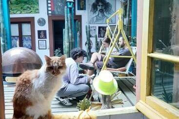 تختخواب و صبحانه Art Hostel Casa Chaman
