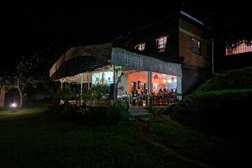 هاستل Blend Lodge And Kitchen   Pakachere