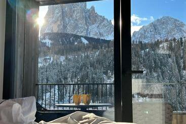 تختخواب و صبحانه Enjoy Dolomites   Chalet