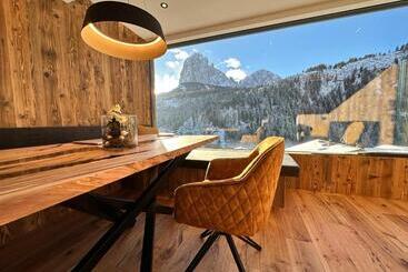 تختخواب و صبحانه Enjoy Dolomites   Chalet