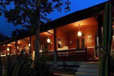 Green Tropical Village Hotel & Resort