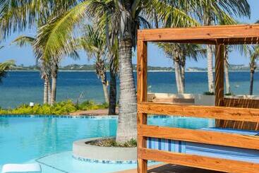 استراحتگاه San Martinho Beach Club