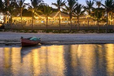 استراحتگاه San Martinho Beach Club