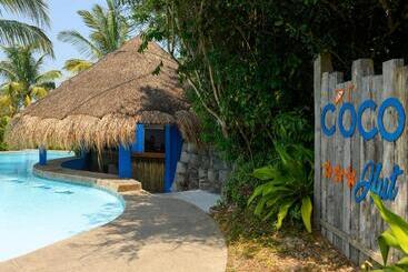 استراحتگاه San Martinho Beach Club