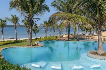 استراحتگاه San Martinho Beach Club
