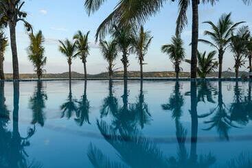 استراحتگاه San Martinho Beach Club