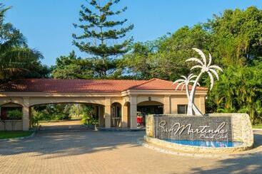 استراحتگاه San Martinho Beach Club