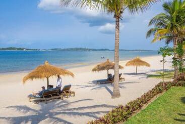 استراحتگاه San Martinho Beach Club