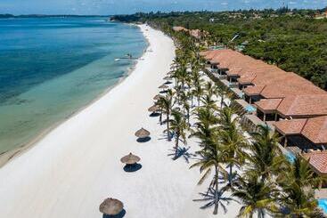 استراحتگاه San Martinho Beach Club