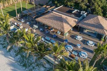 استراحتگاه San Martinho Beach Club