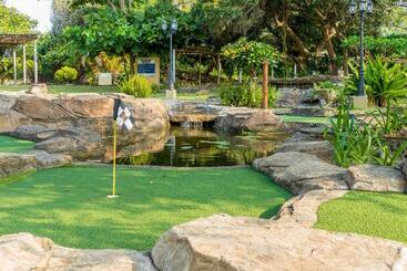 استراحتگاه San Martinho Beach Club