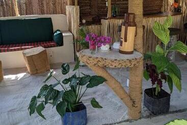 تختخواب و صبحانه Kua Garden Cottage