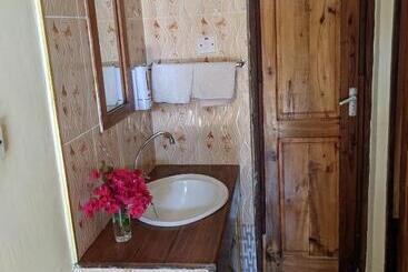 تختخواب و صبحانه Kua Garden Cottage